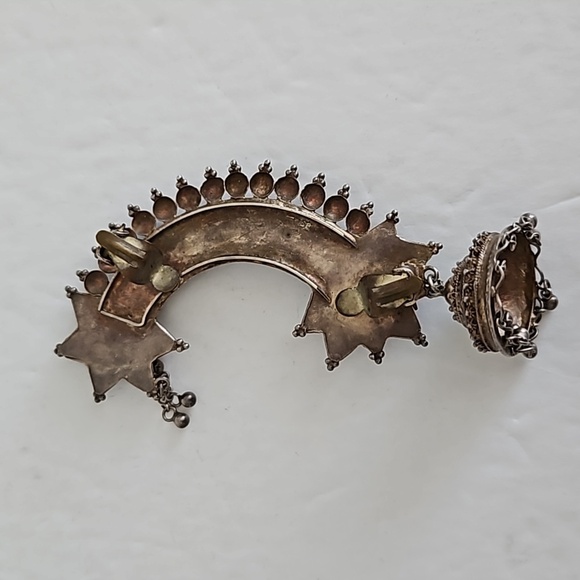 Double Clip-on Silvertone Single Earring - Picture 9 of 9